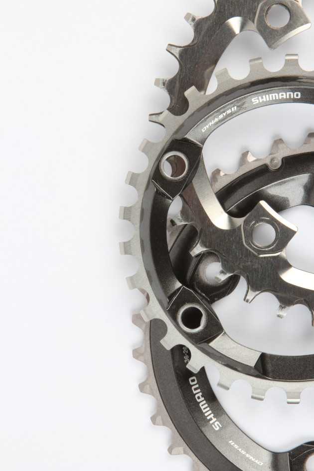 Comparing profiles; the new 1X teeth (middle) aren&rsquo;t much taller than those on a regular XT chainring (left) but they are much broader at the top. On the right is a competitor&rsquo;s narrow/wide 1X offering.